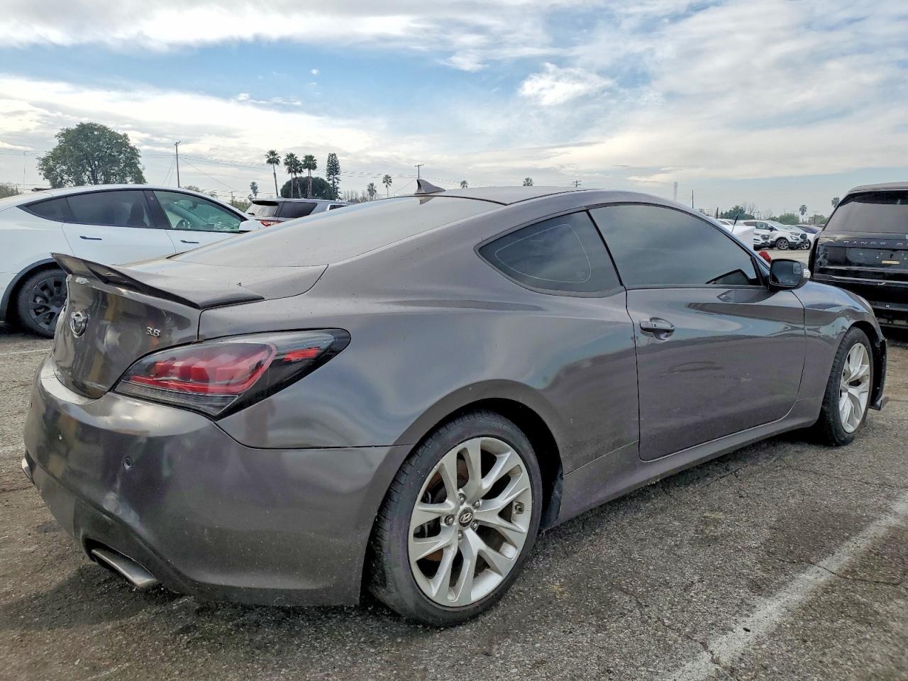 2013 HYUNDAI GENESIS