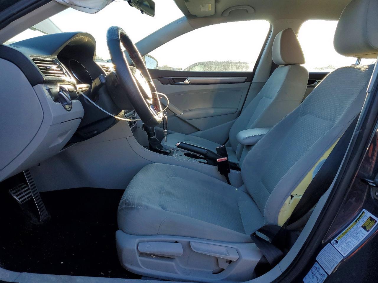 2016 VOLKSWAGEN Passat