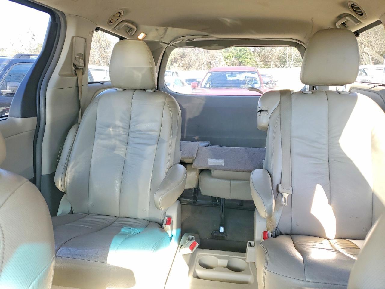 2014 TOYOTA SIENNA