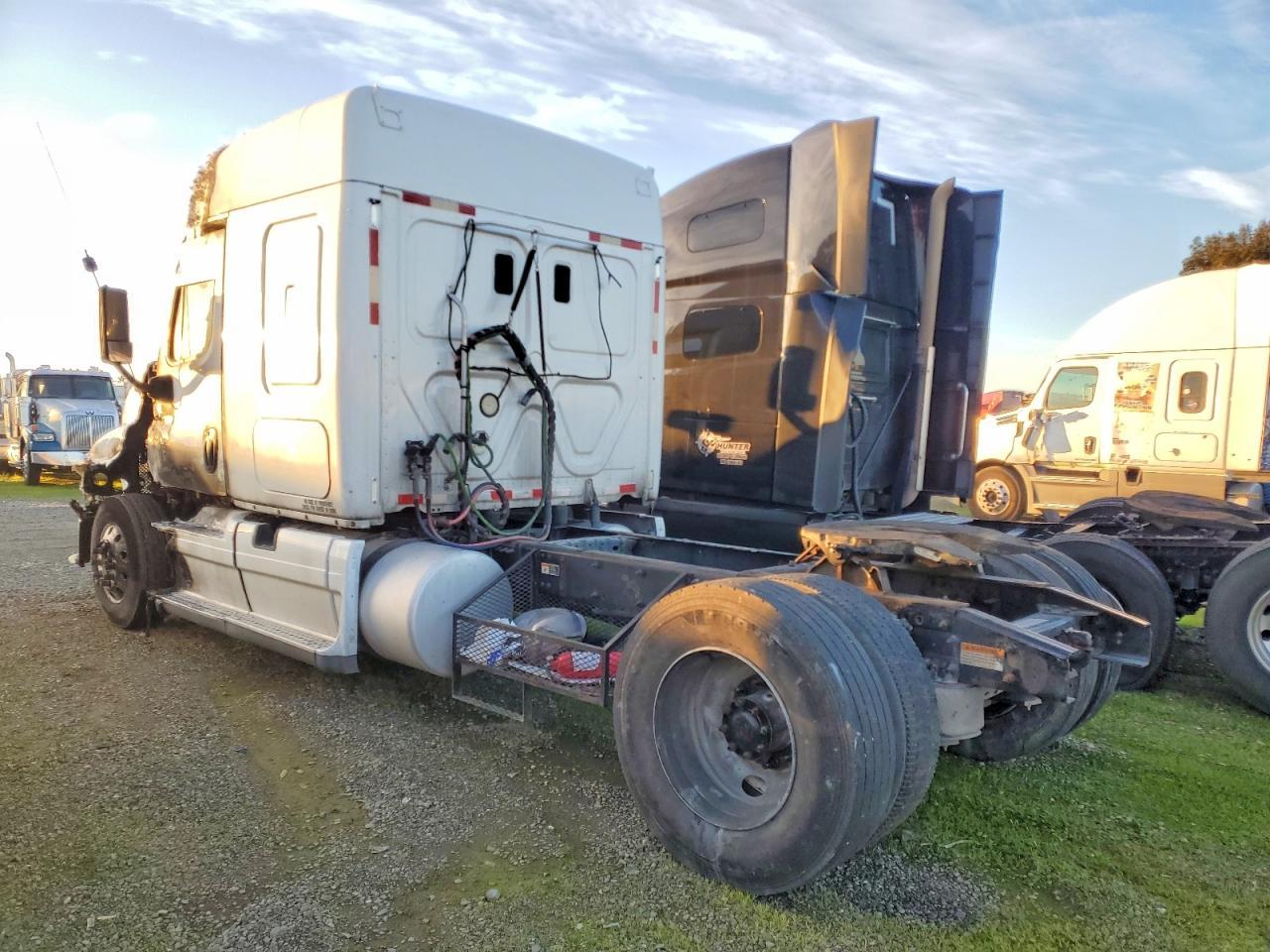2015 FREIGHTLINER CASCADIA