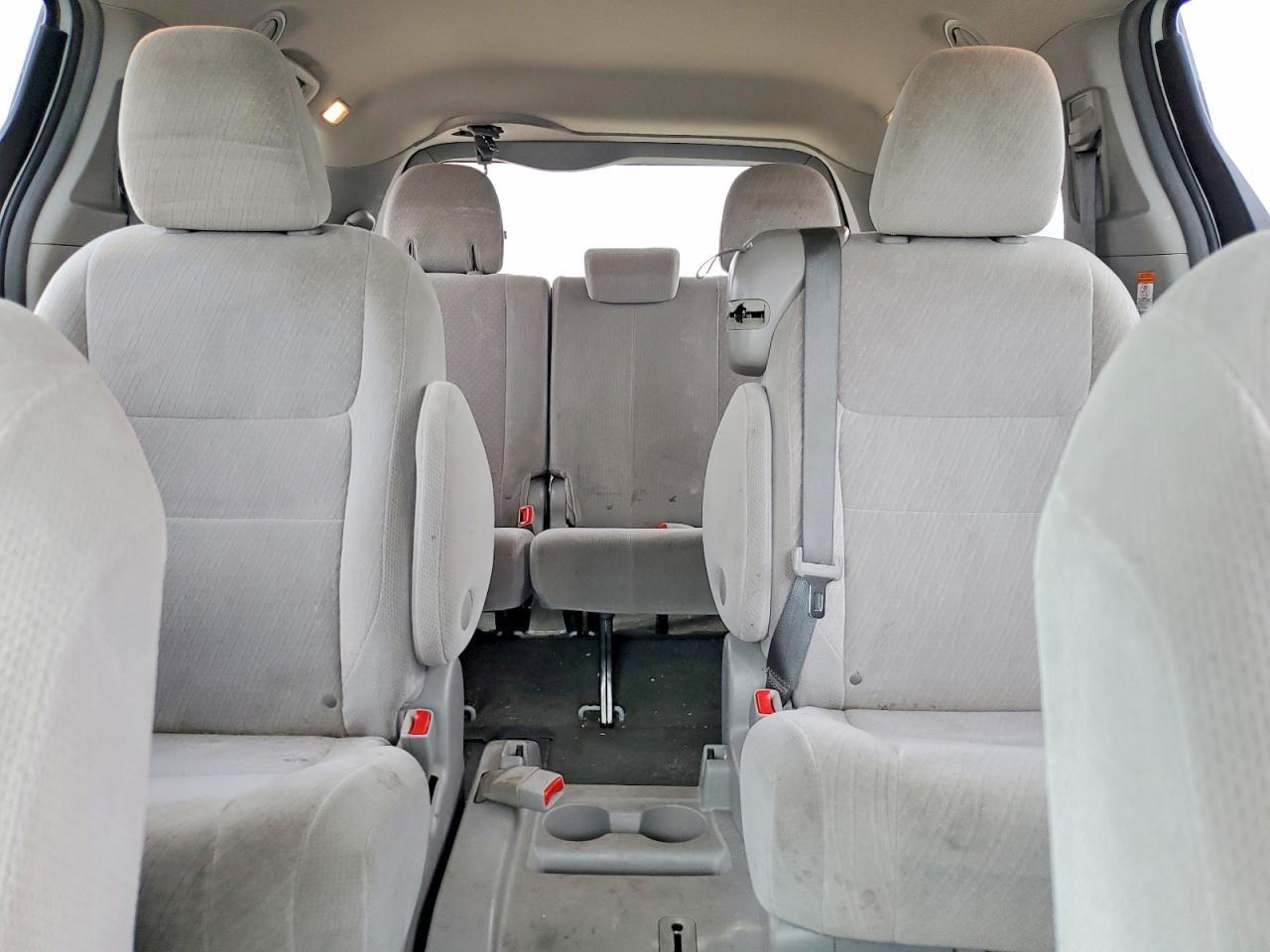 2016 TOYOTA SIENNA