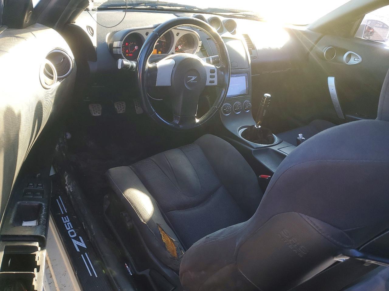 2004 NISSAN Z