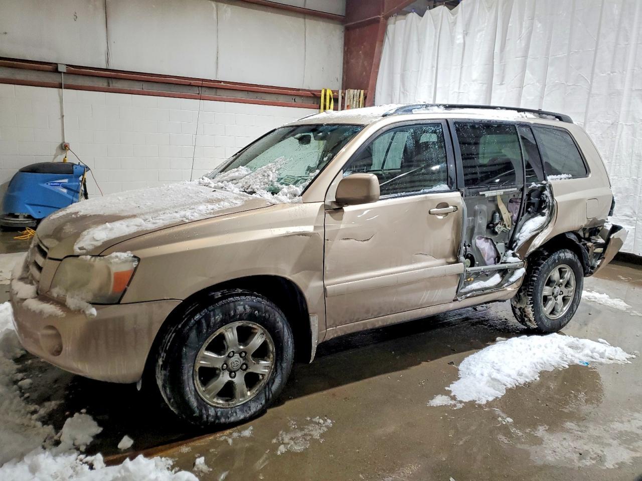 2004 TOYOTA HIGHLANDER