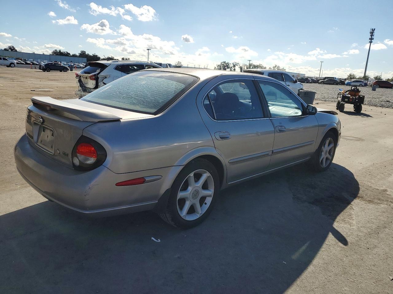 2000 NISSAN Maxima