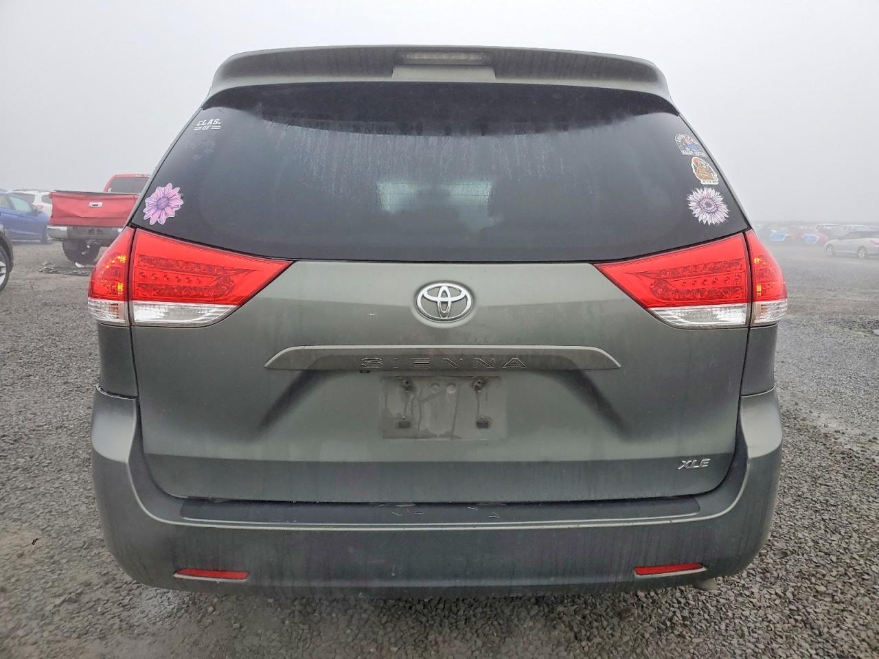 2013 TOYOTA SIENNA