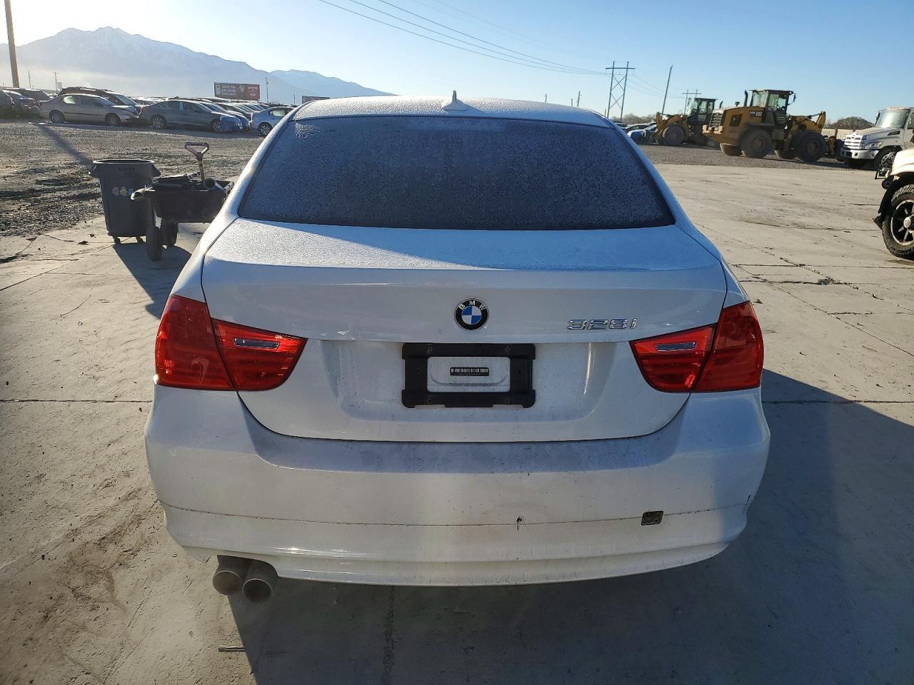2011 BMW 3 SERIES