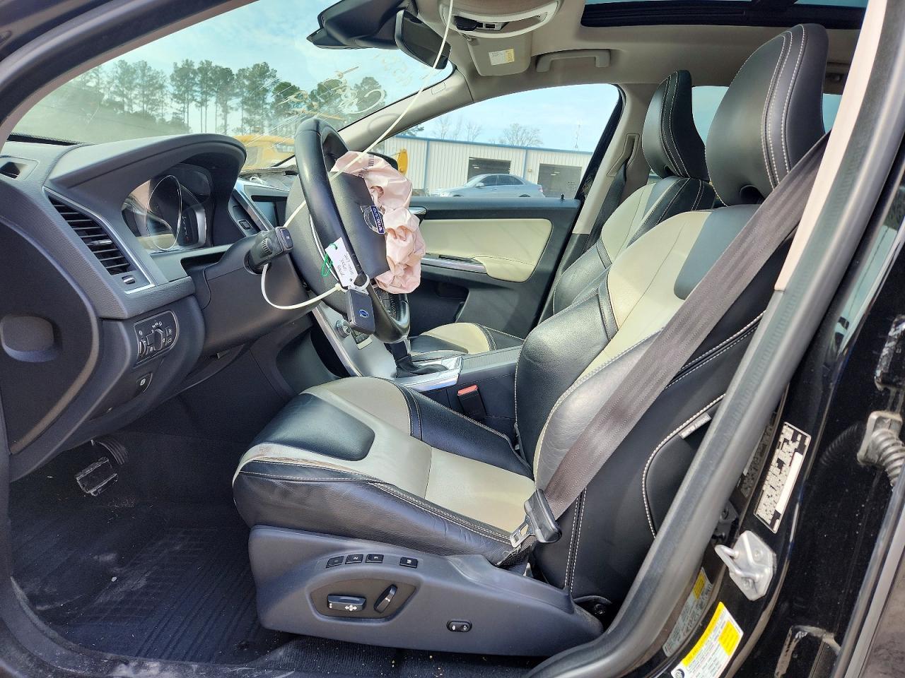 2017 VOLVO XC60