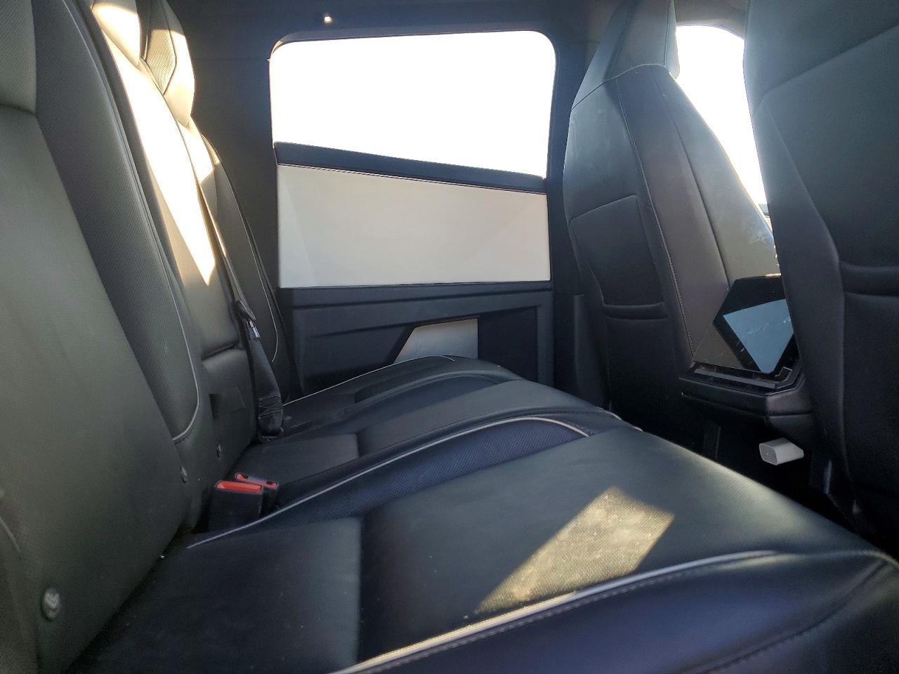 2024 TESLA Cybertruck
