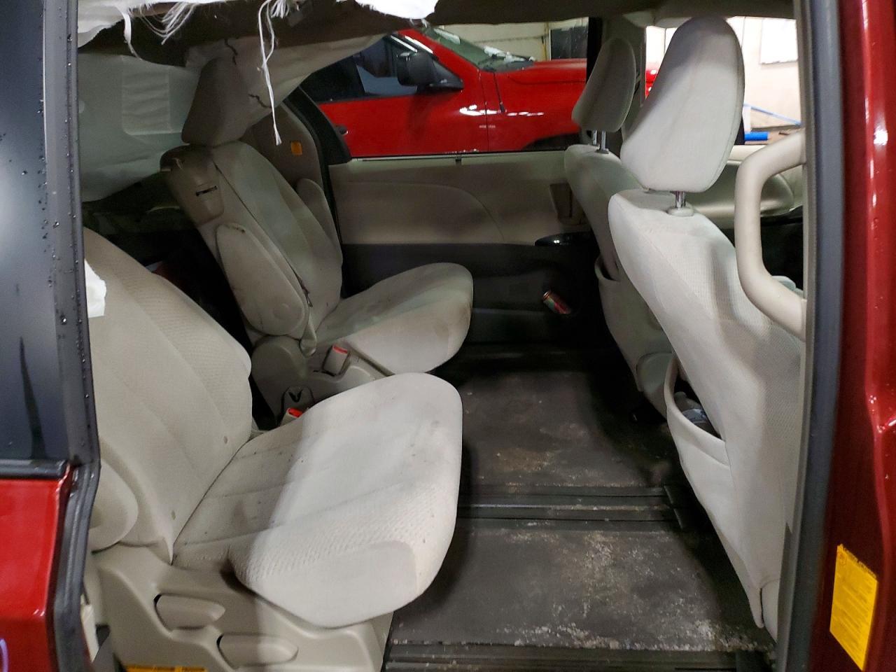 2012 TOYOTA SIENNA