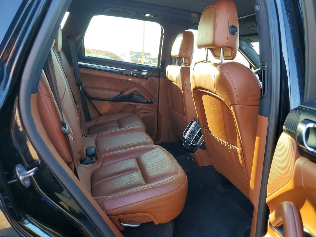 2017 PORSCHE CAYENNE