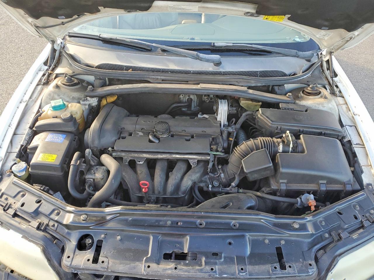 2005 VOLVO V70
