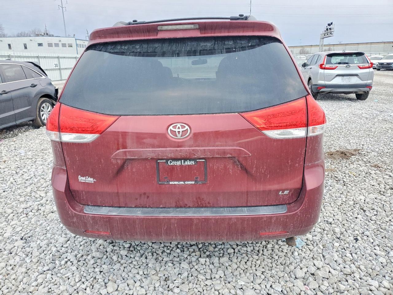 2011 TOYOTA SIENNA