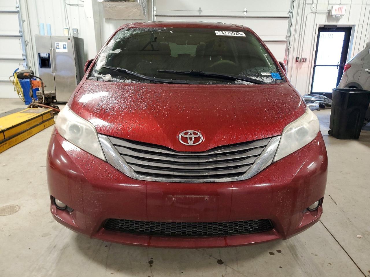 2012 TOYOTA SIENNA