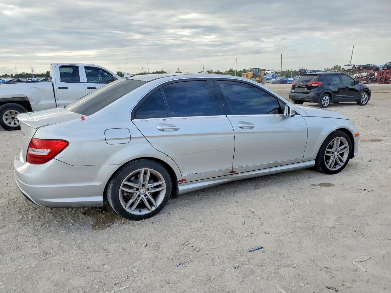 2014 MERCEDES-BENZ C-CLASS