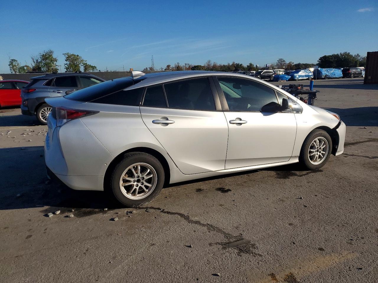 2016 TOYOTA PRIUS