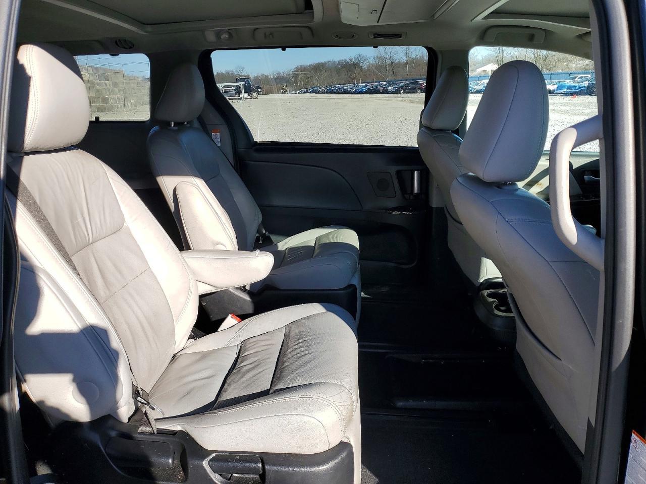 2016 TOYOTA SIENNA