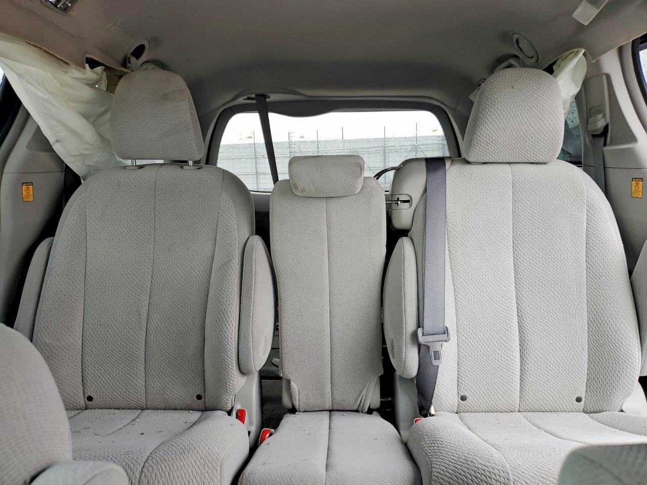 2012 TOYOTA SIENNA