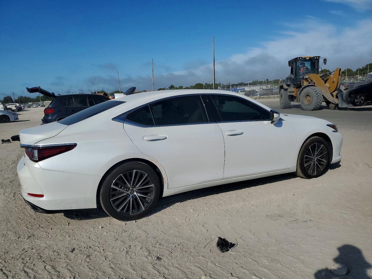 2025 LEXUS ES 350