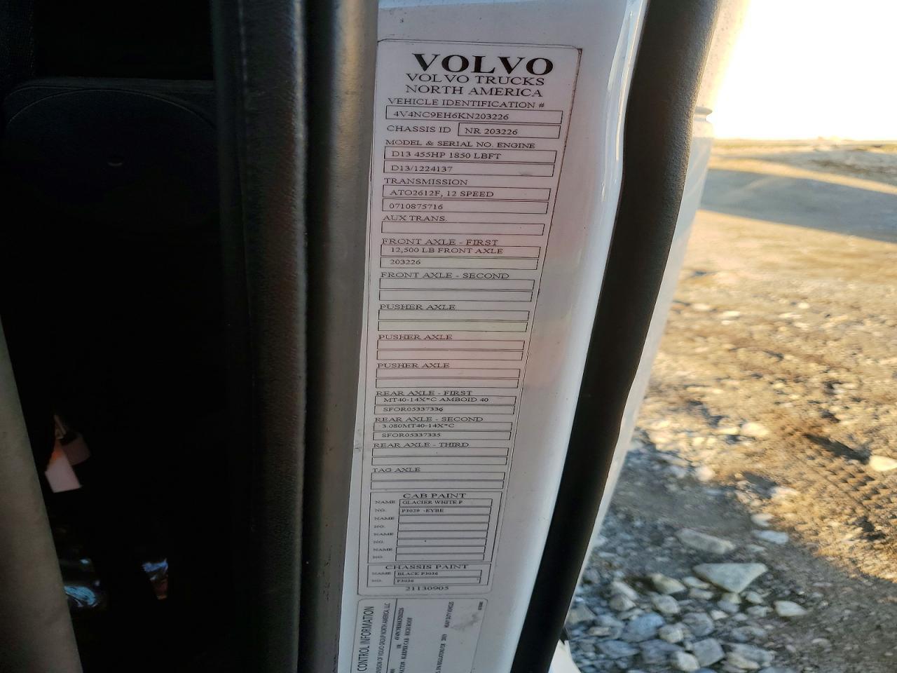 2019 VOLVO VNL