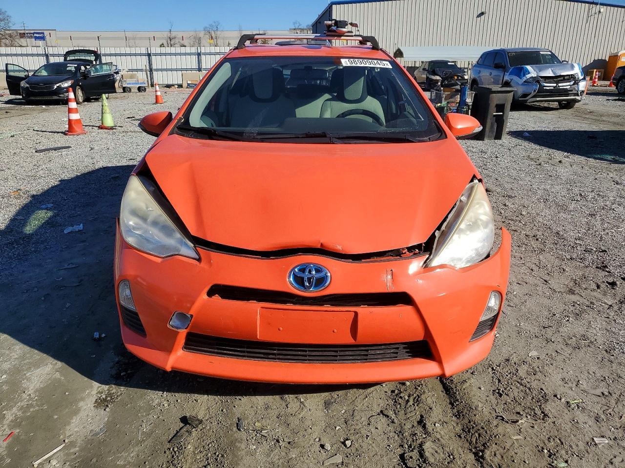 2013 TOYOTA Prius c
