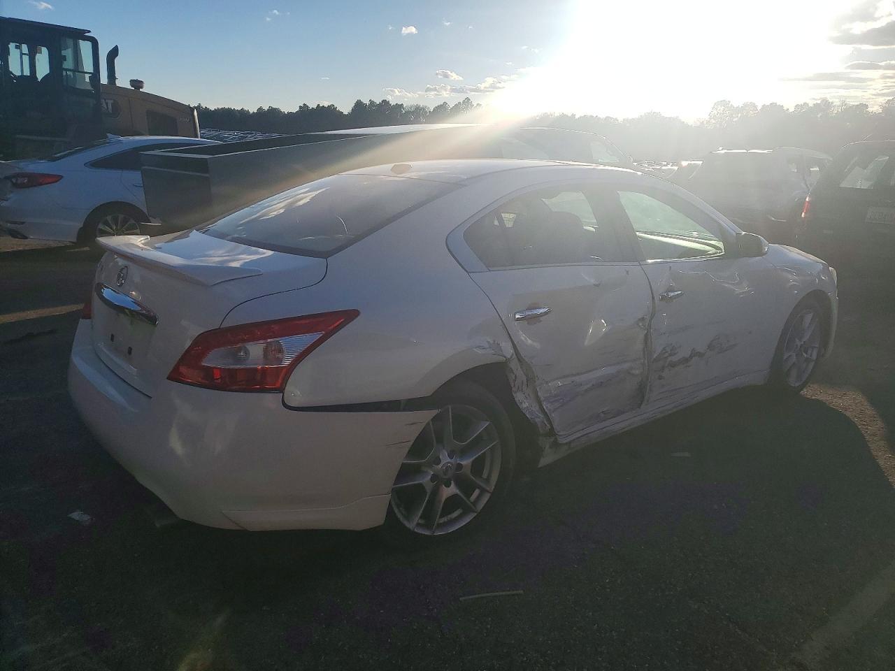 2010 NISSAN Maxima