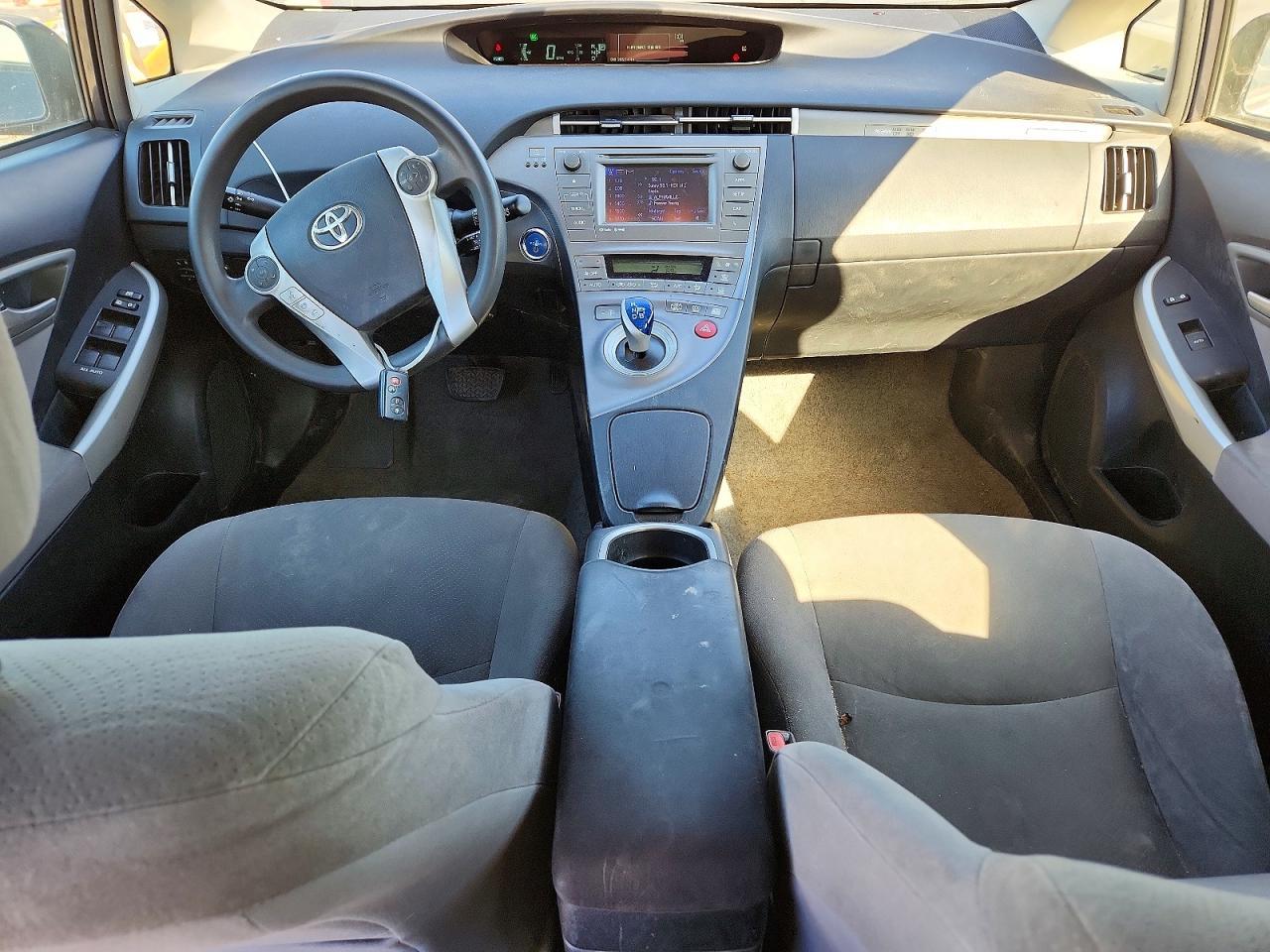 2014 TOYOTA Prius Plug-In