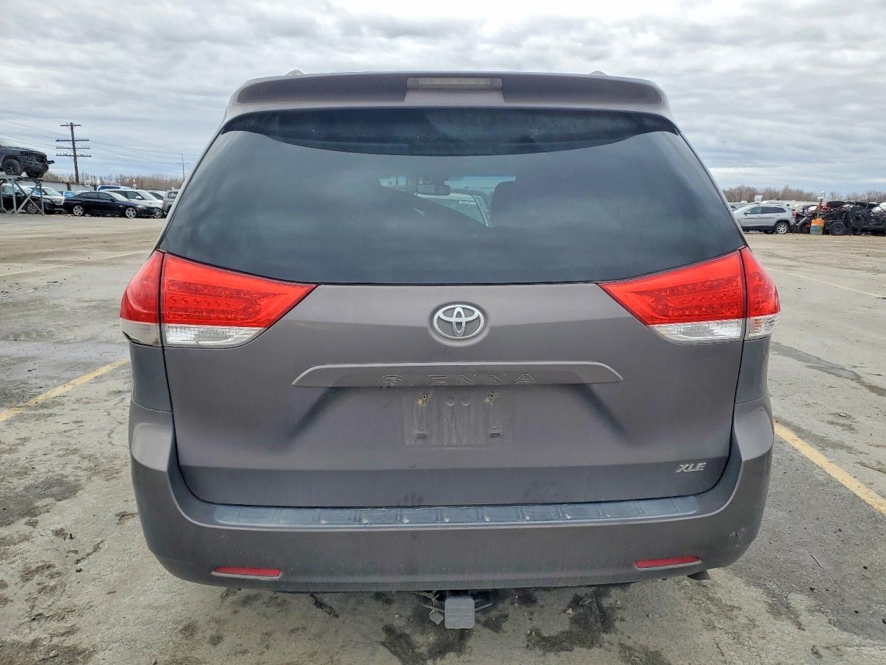 2012 TOYOTA SIENNA