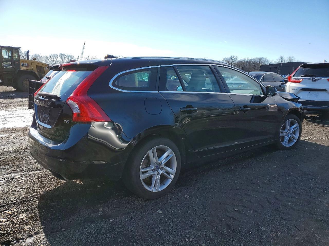 2015 VOLVO V60