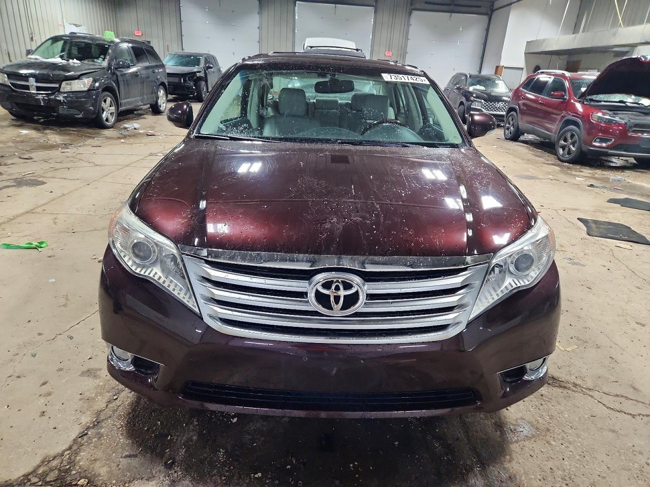 2011 TOYOTA Avalon