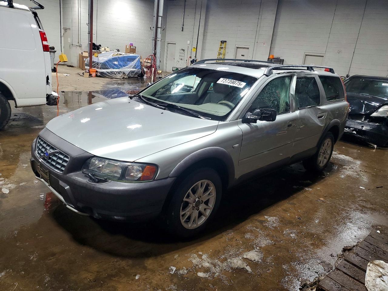 2004 VOLVO XC70