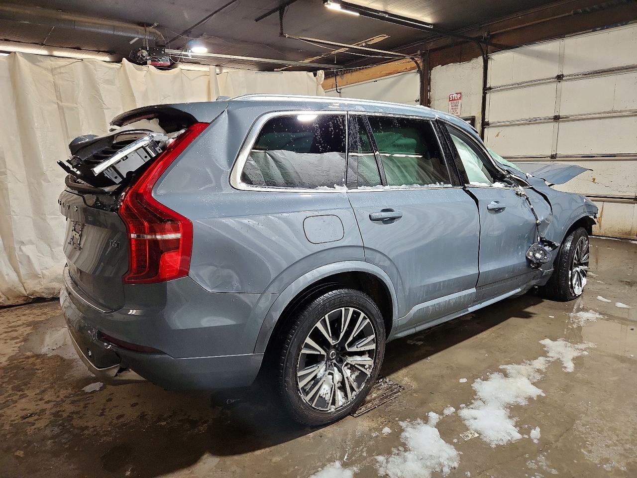 2022 VOLVO XC90