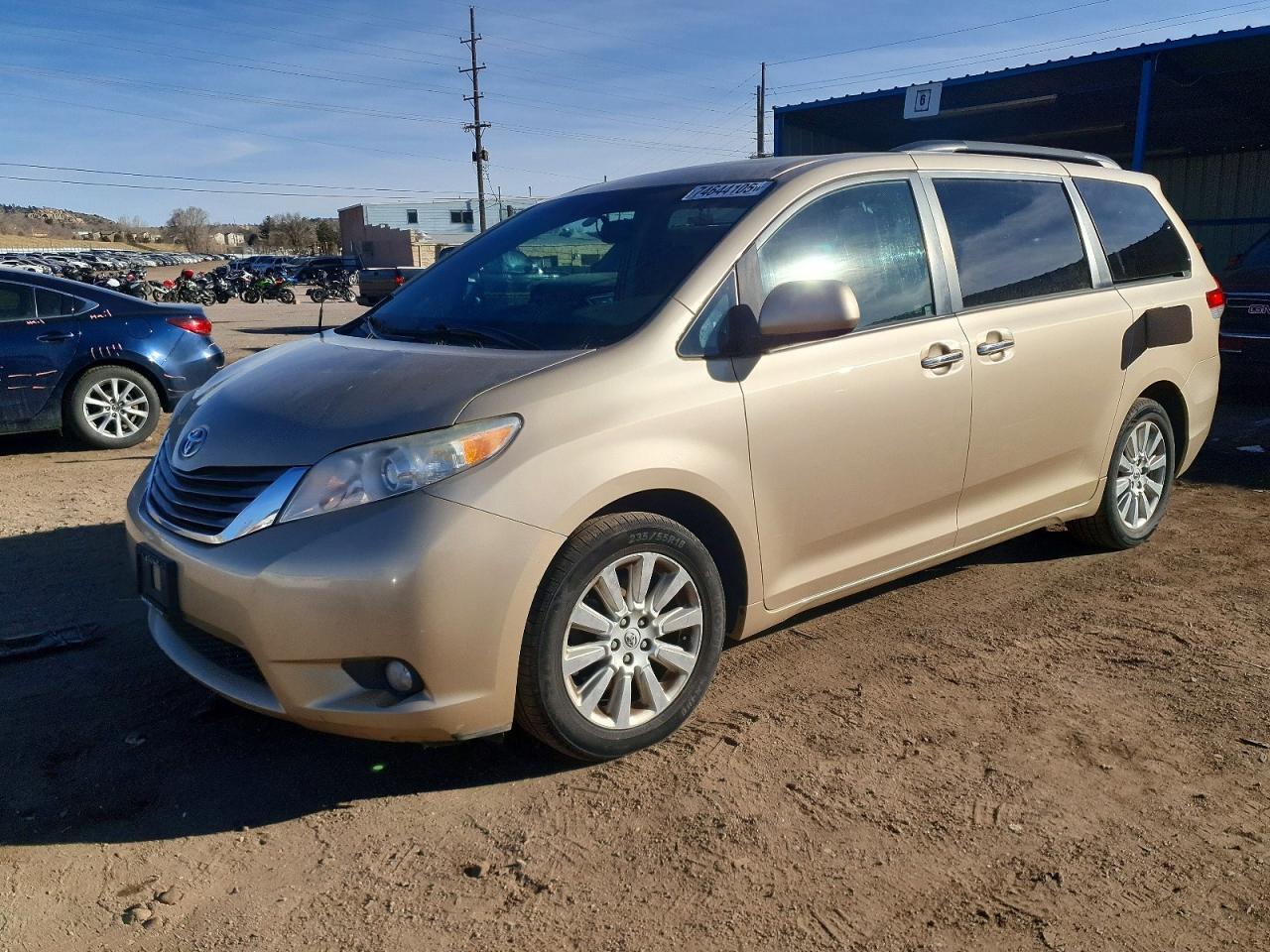 2013 TOYOTA SIENNA