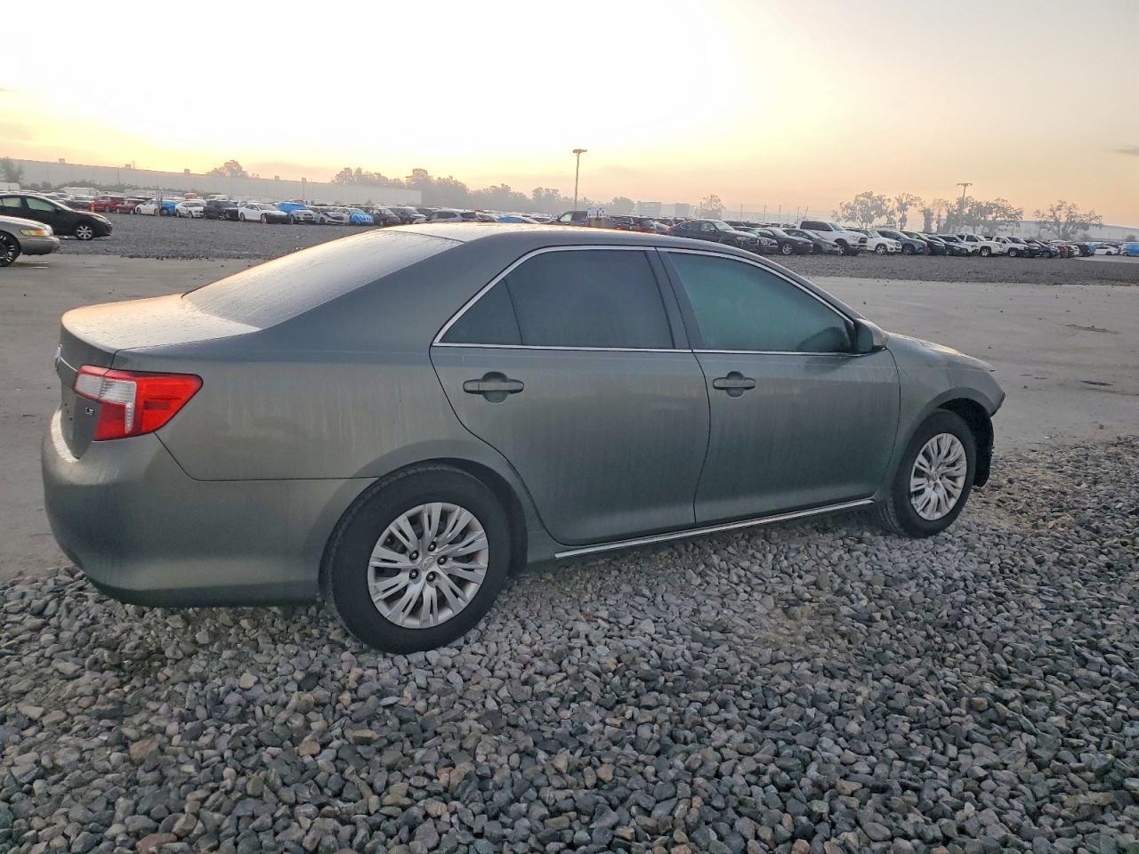2014 TOYOTA CAMRY