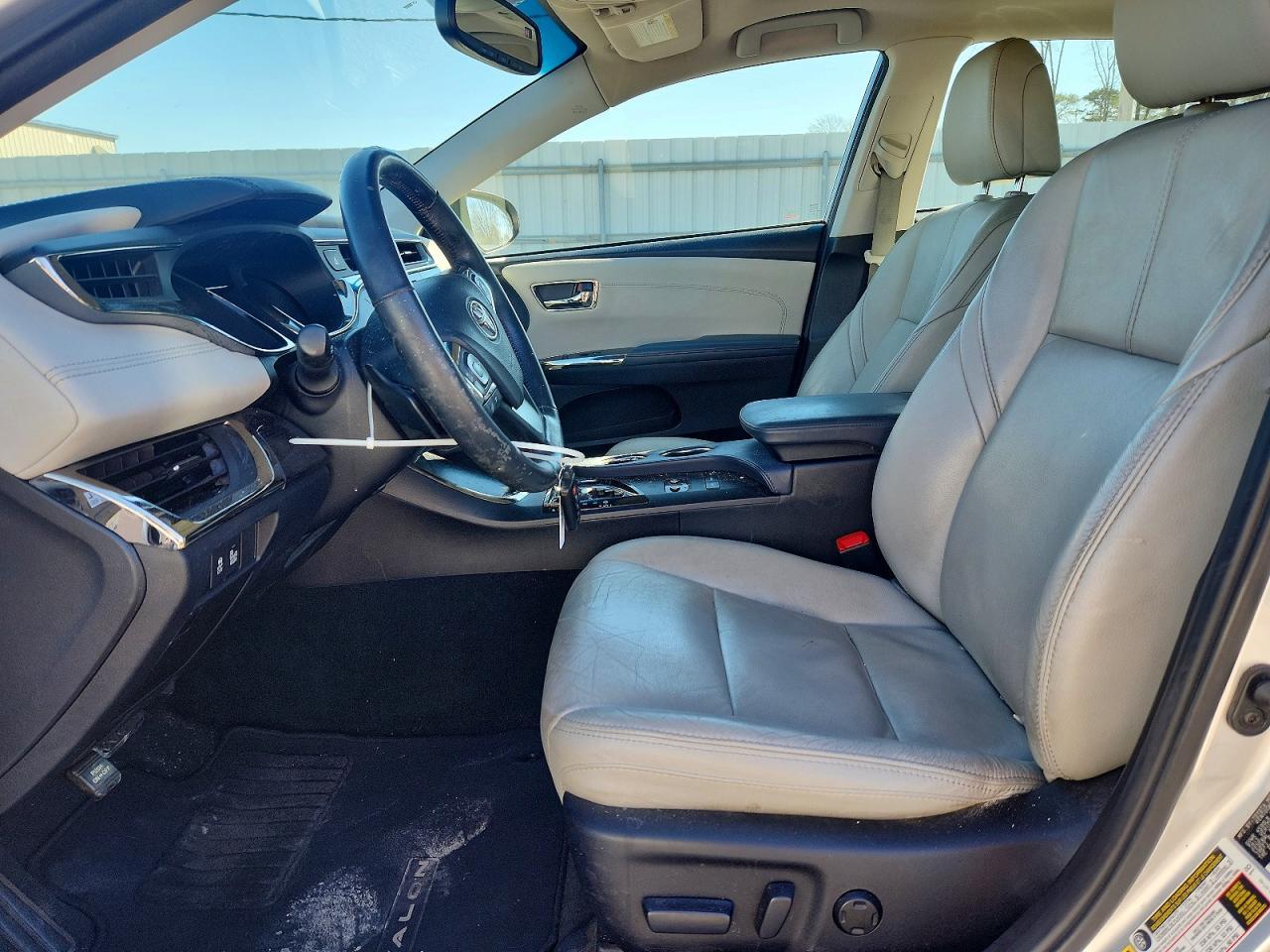 2013 TOYOTA Avalon