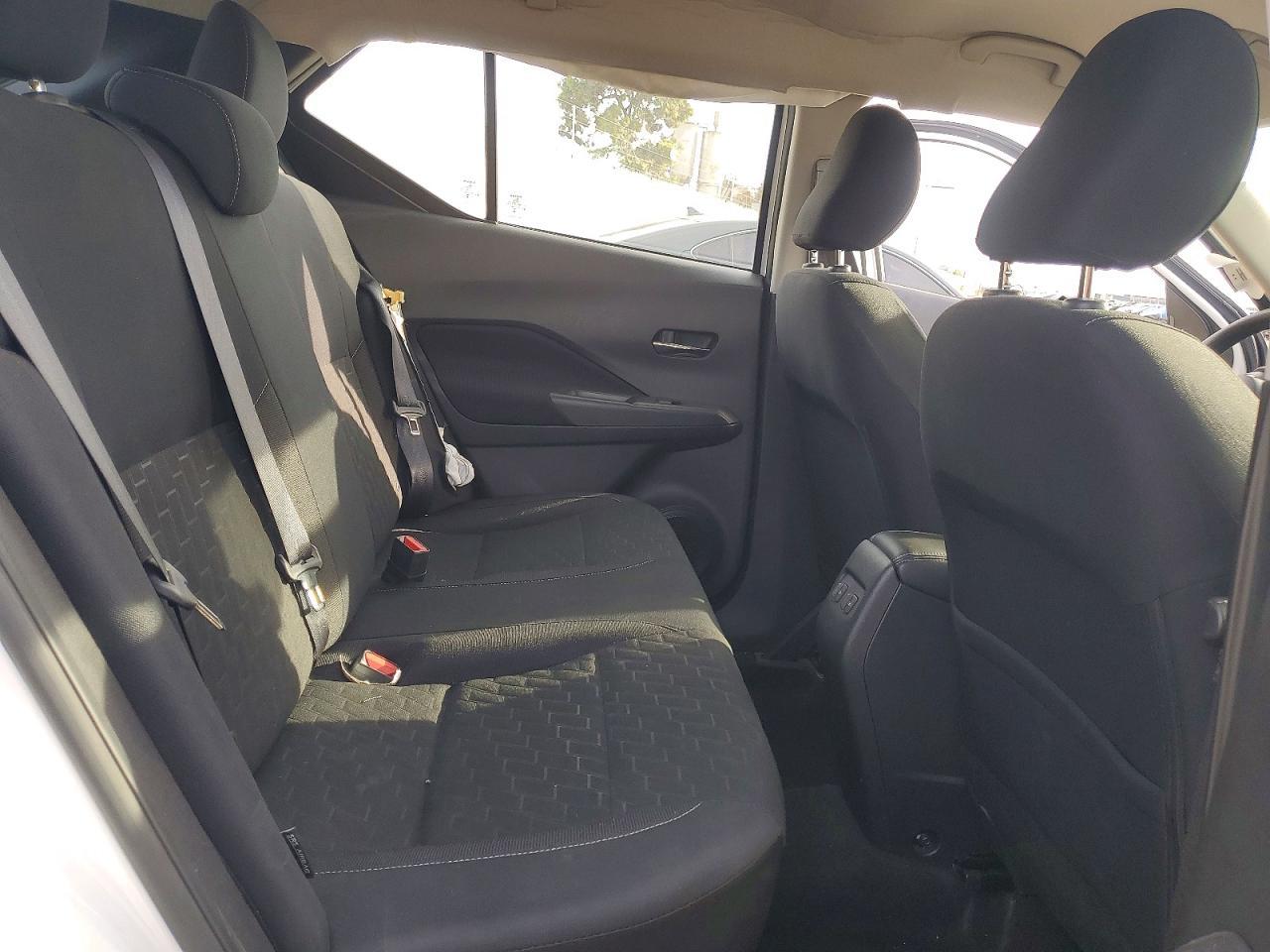 2023 NISSAN KICKS