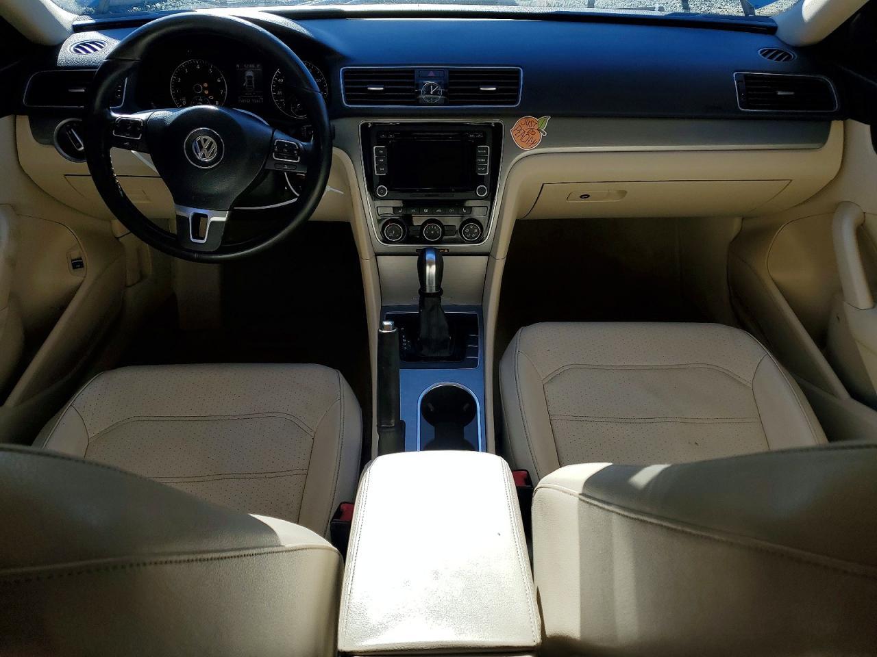 2014 VOLKSWAGEN Passat