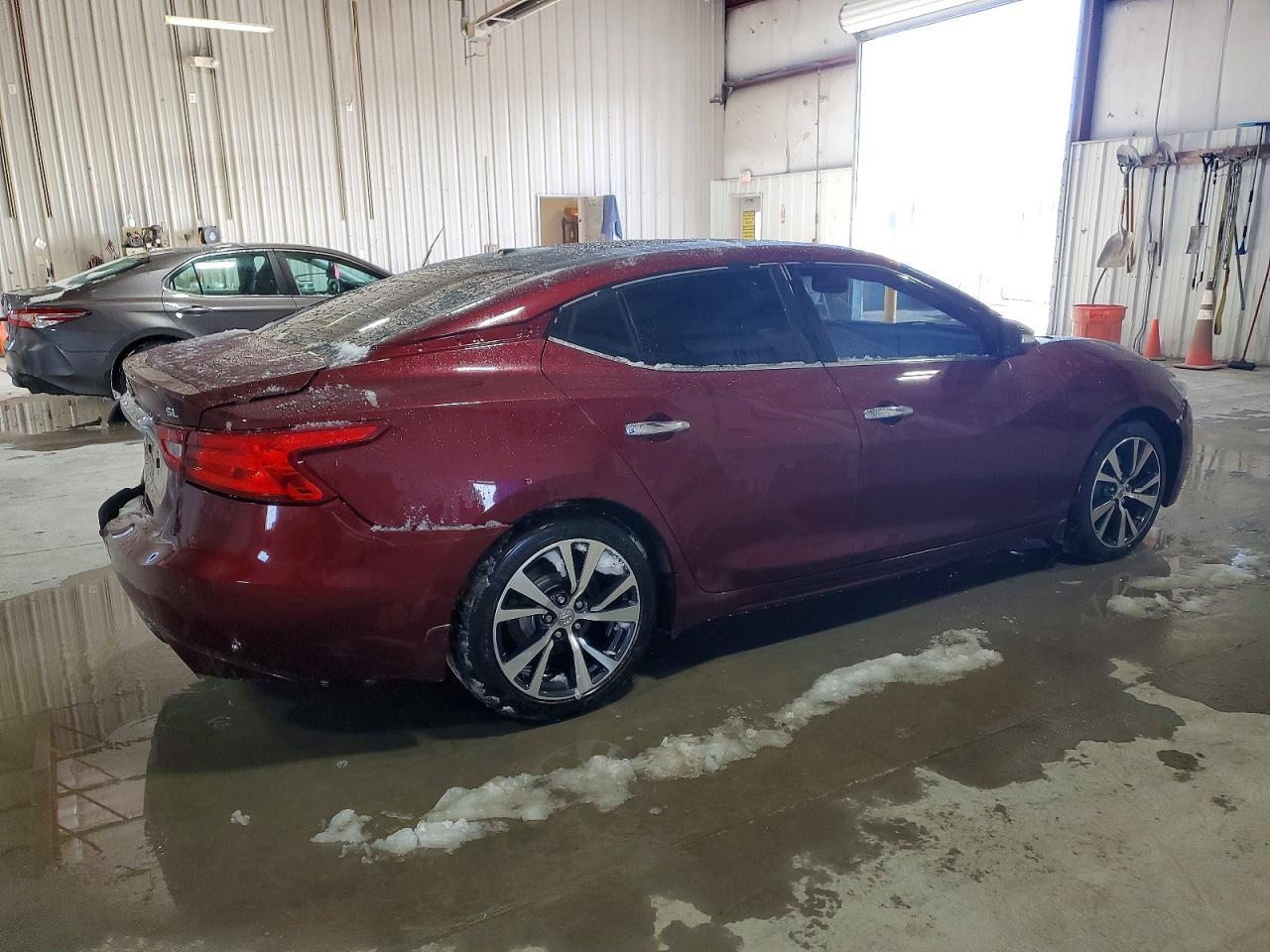 2017 NISSAN Maxima