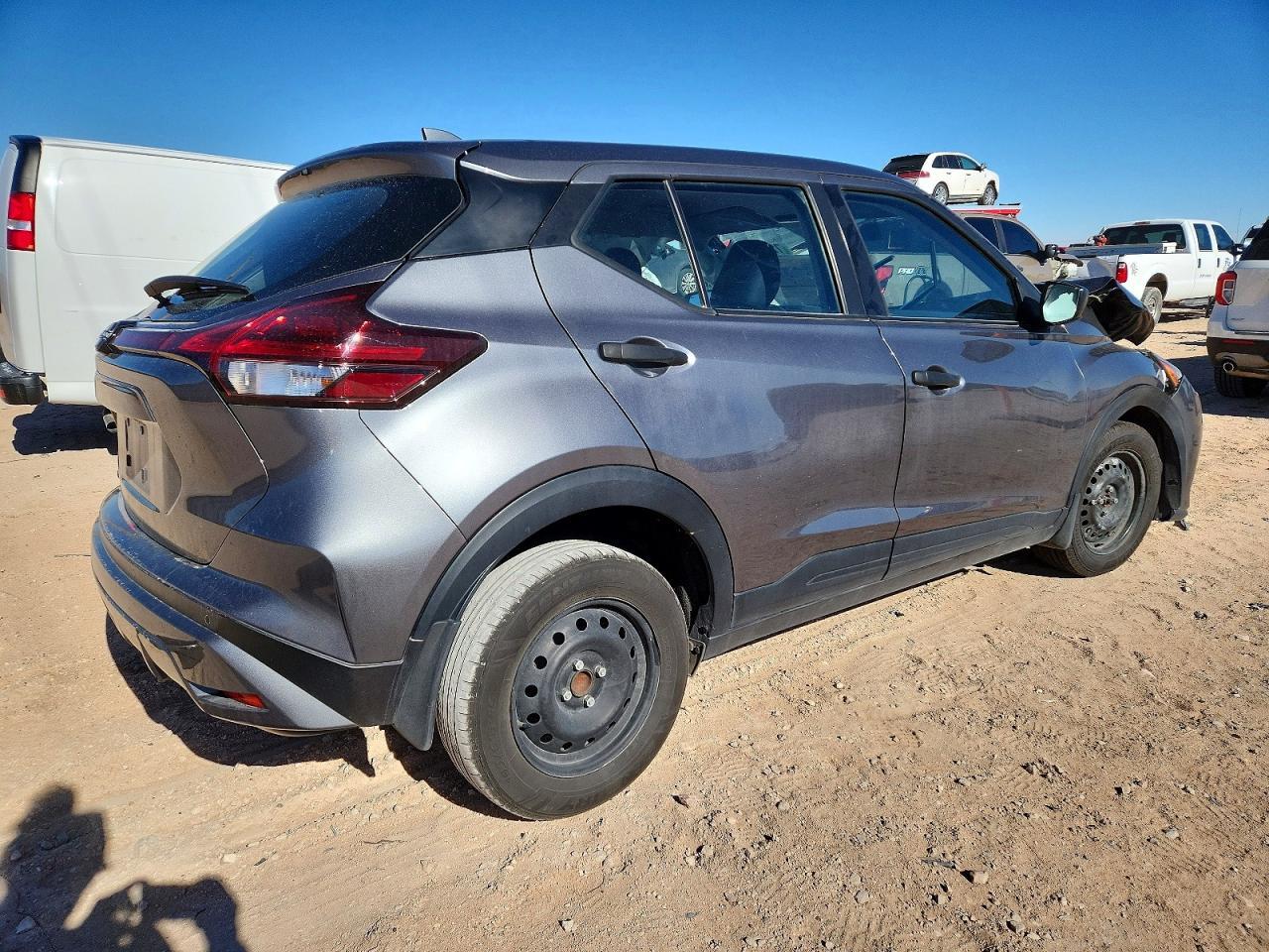 2024 NISSAN KICKS