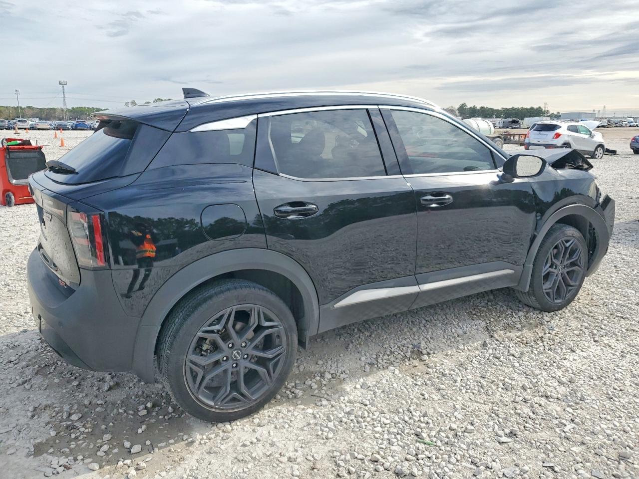2025 NISSAN KICKS