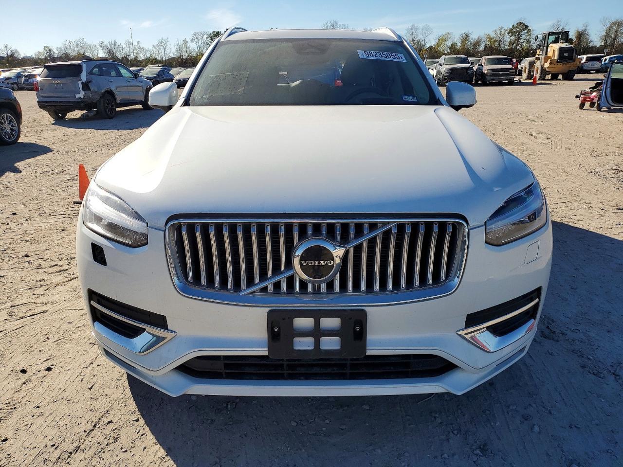 2023 VOLVO XC90