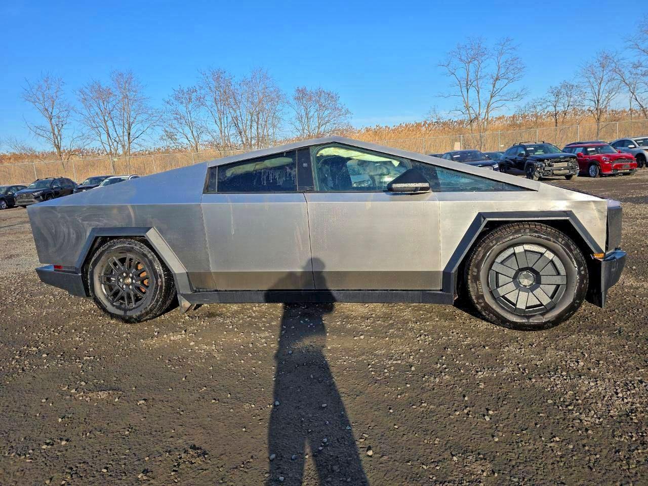 2025 TESLA Cybertruck