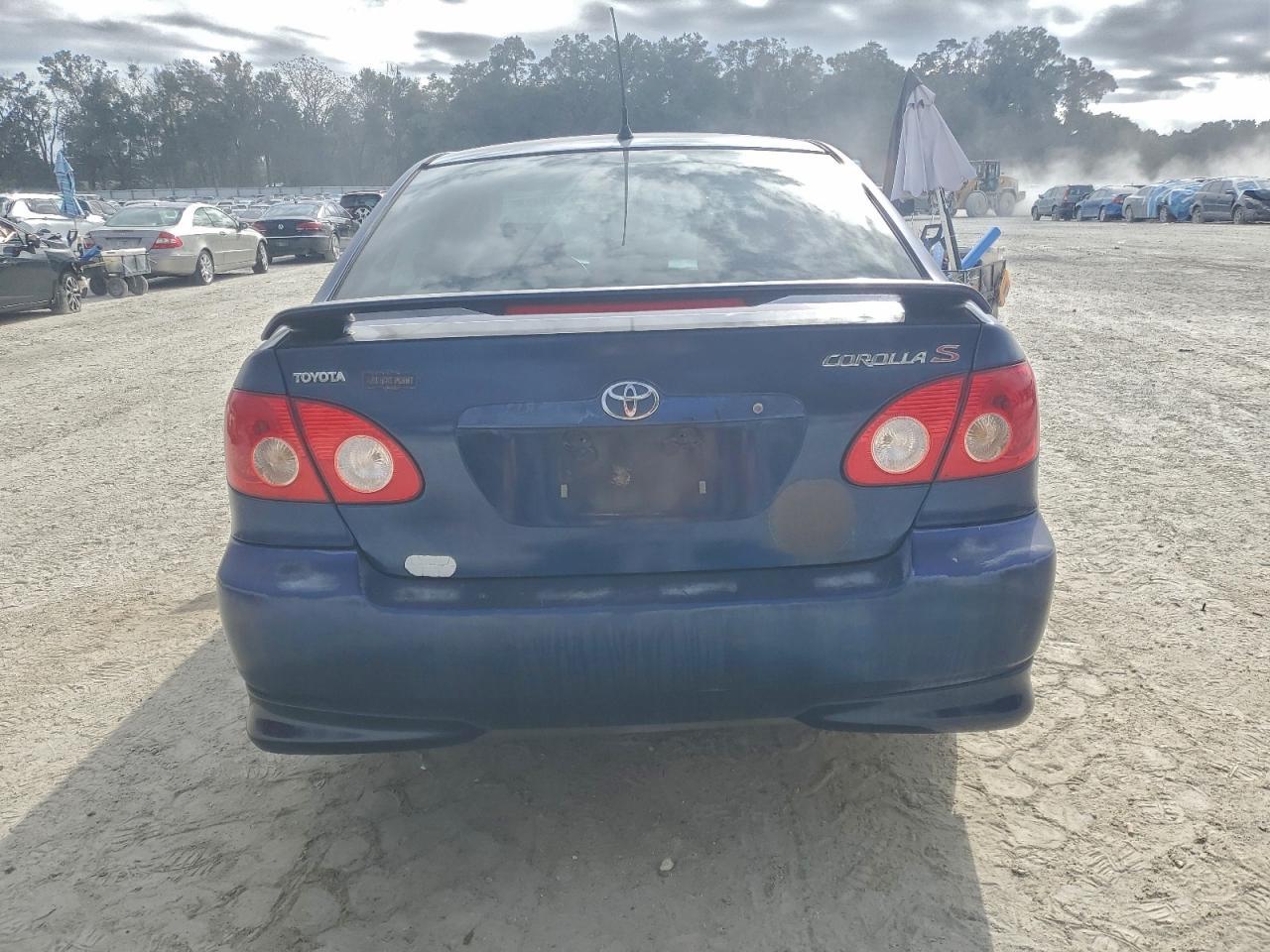 2004 TOYOTA Sequoia