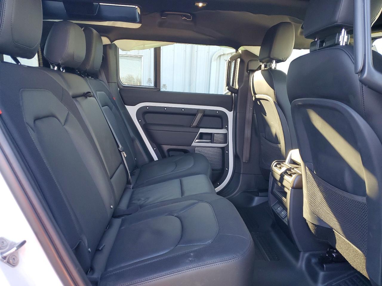 2024 LAND ROVER Defender