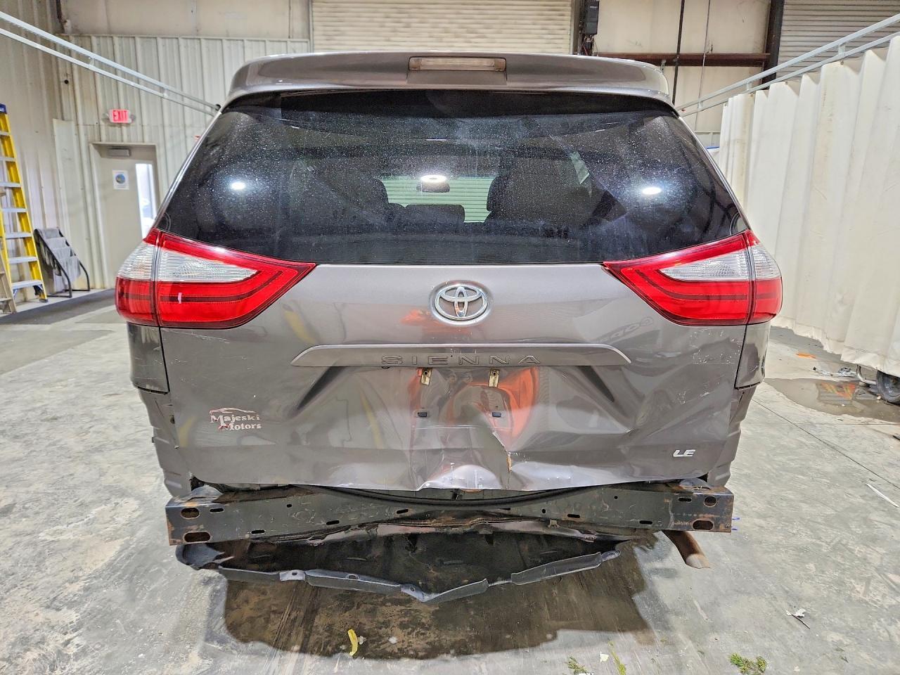 2016 TOYOTA SIENNA