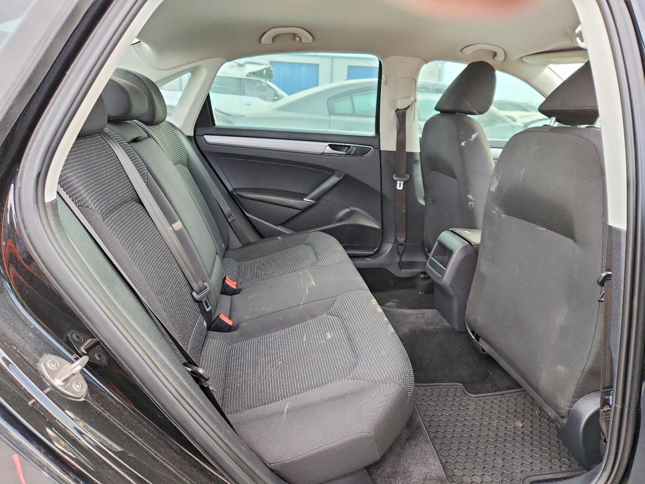 2016 VOLKSWAGEN Passat