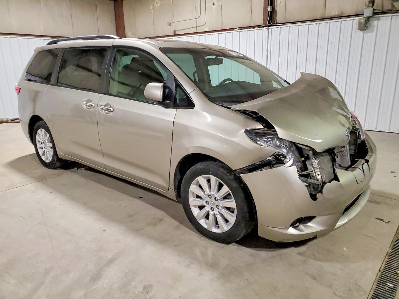 2015 TOYOTA SIENNA