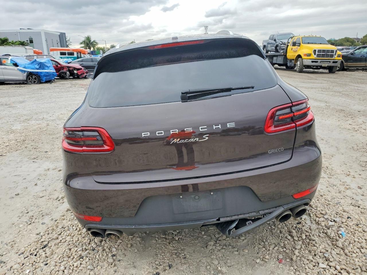 2016 PORSCHE Macan