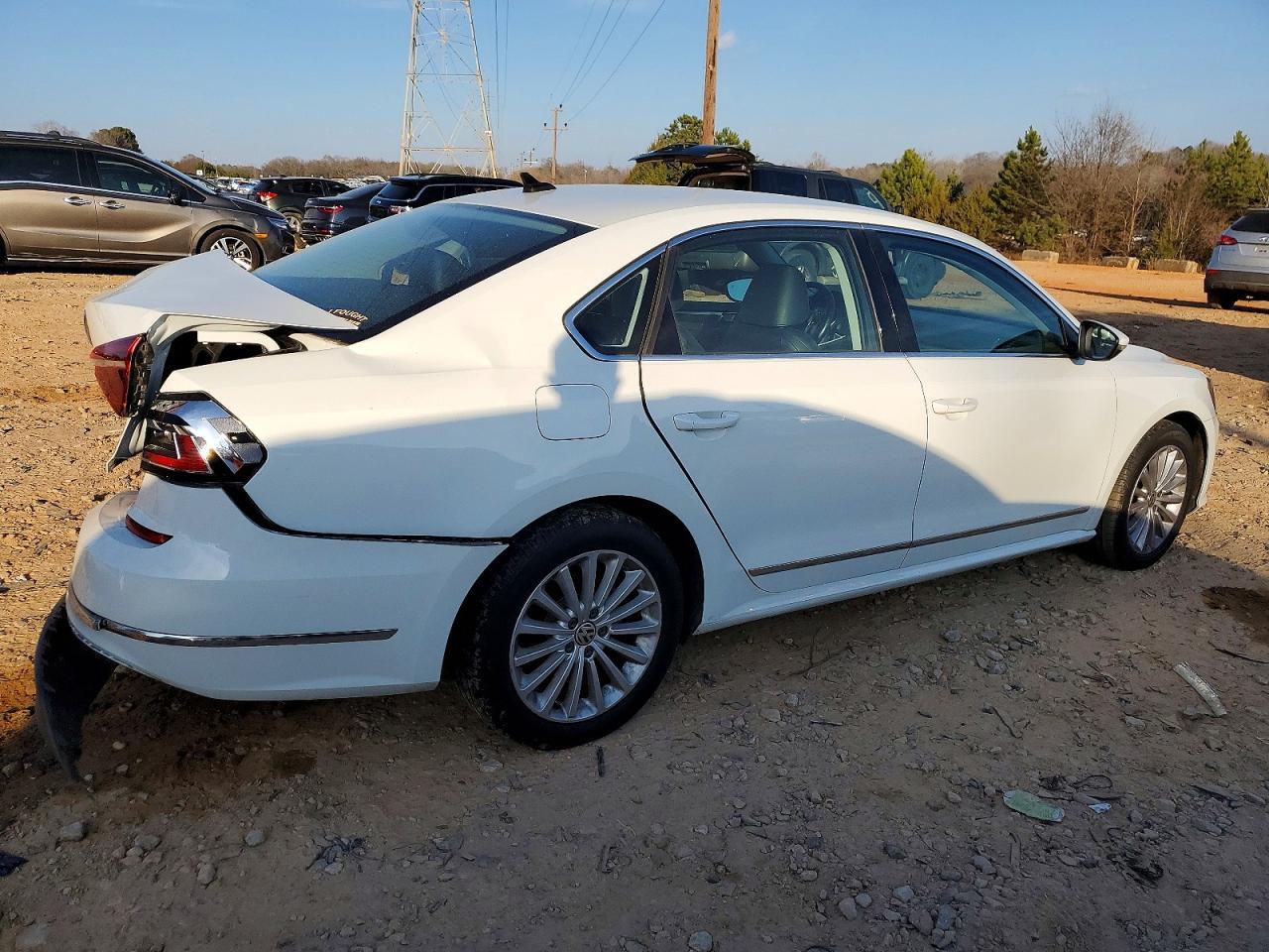 2017 VOLKSWAGEN Passat