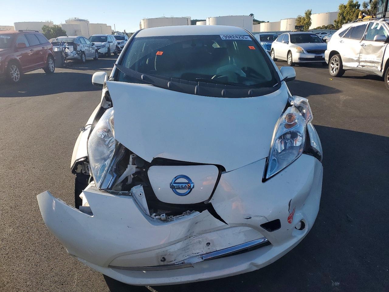 2016 NISSAN LEAF