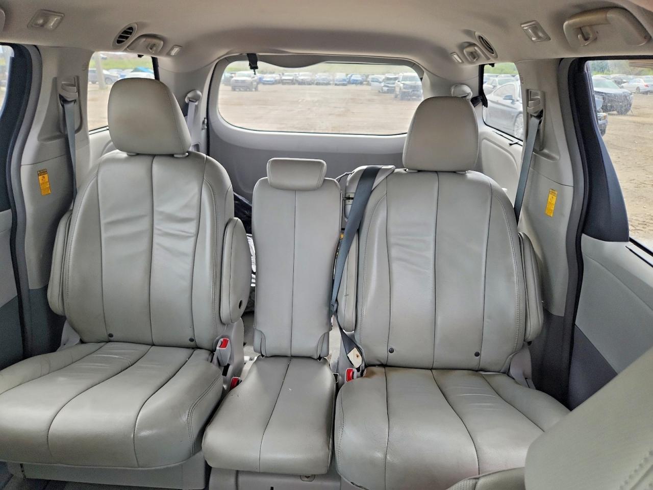 2014 TOYOTA SIENNA